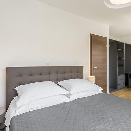 Luxury 3 Bed Apartment, Large Terrace, Pool, Close To Beach And Split! โปดสตรานา ภายนอก รูปภาพ