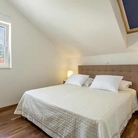 Luxury 3 Bed Apartment, Large Terrace, Pool, Close To Beach And Split! โปดสตรานา ภายนอก รูปภาพ