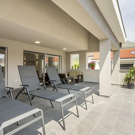Luxury 3 Bed Apartment, Large Terrace, Pool, Close To Beach And Split! โปดสตรานา ภายนอก รูปภาพ