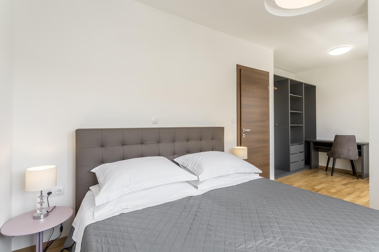 Luxury 3 Bed Apartment, Large Terrace, Pool, Close To Beach And Split! โปดสตรานา ภายนอก รูปภาพ