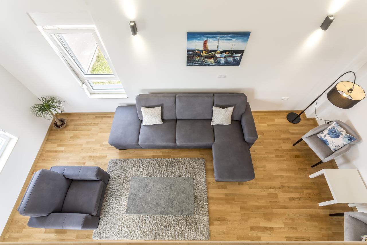 Luxury 3 Bed Apartment, Large Terrace, Pool, Close To Beach And Split! โปดสตรานา ภายนอก รูปภาพ