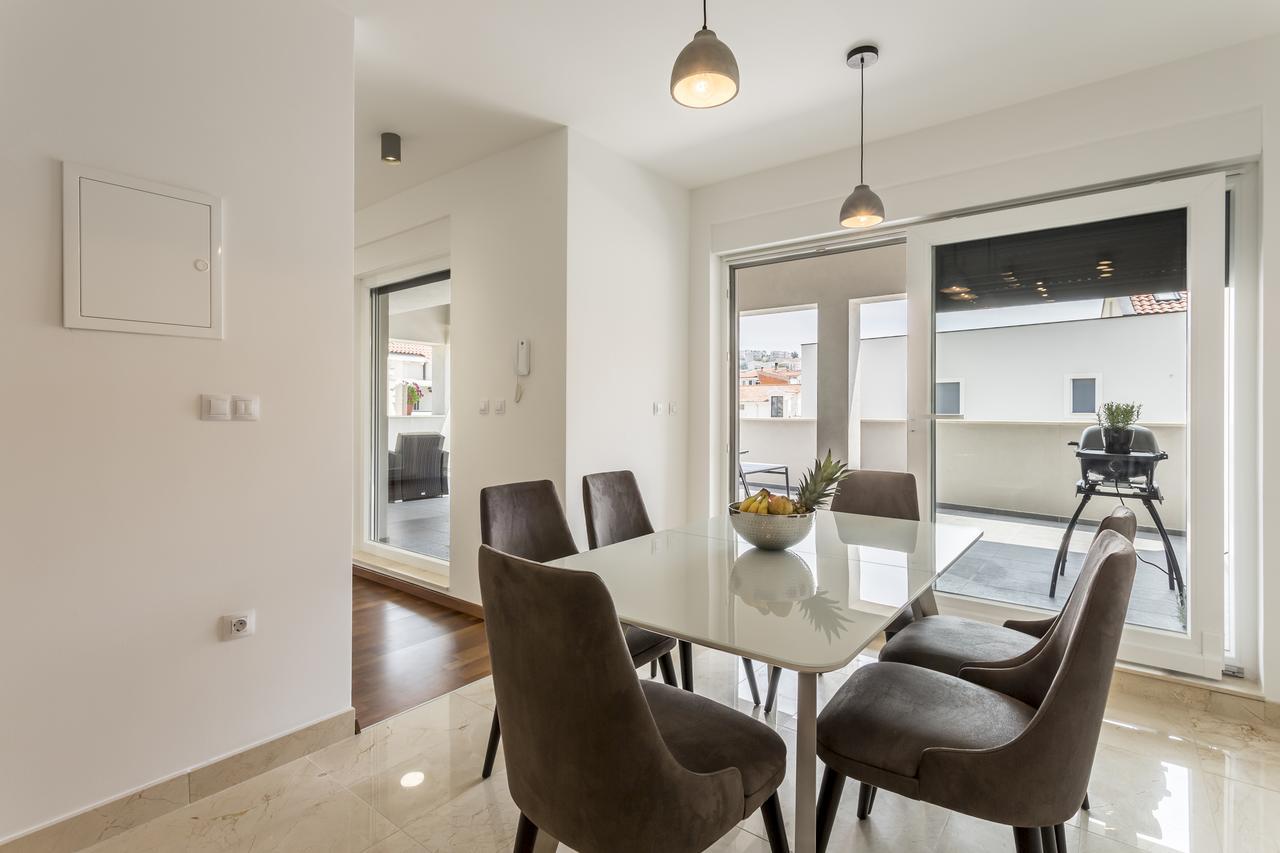 Luxury 3 Bed Apartment, Large Terrace, Pool, Close To Beach And Split! โปดสตรานา ภายนอก รูปภาพ