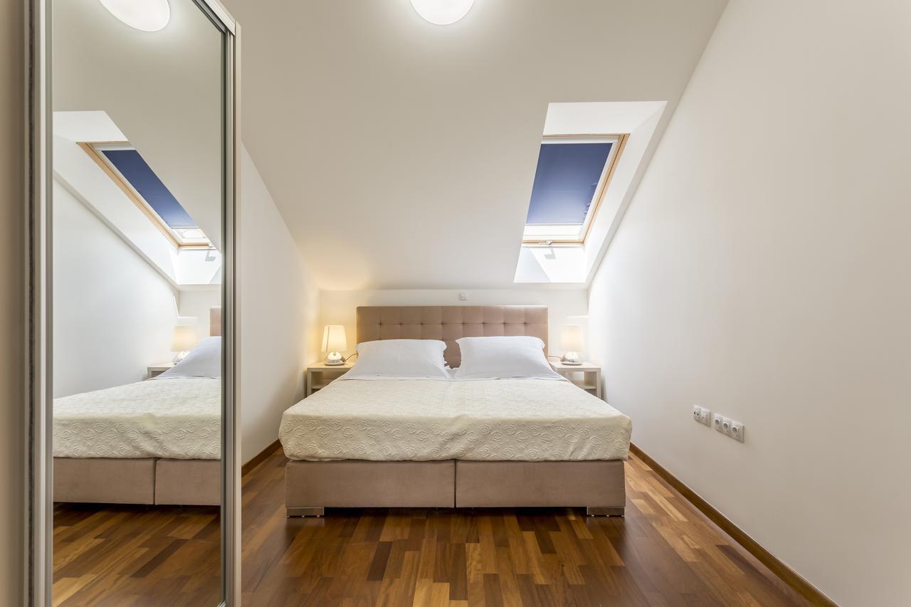 Luxury 3 Bed Apartment, Large Terrace, Pool, Close To Beach And Split! โปดสตรานา ภายนอก รูปภาพ