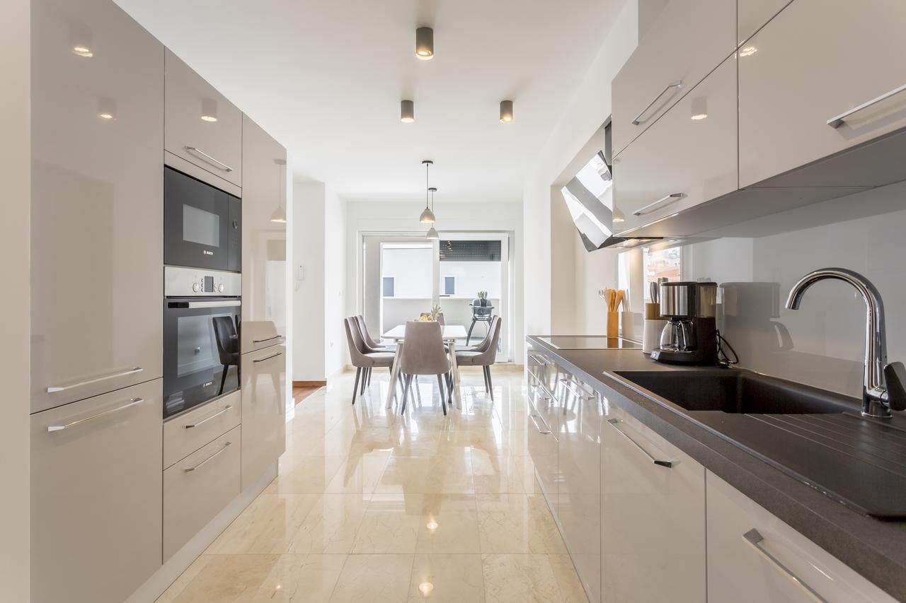 Luxury 3 Bed Apartment, Large Terrace, Pool, Close To Beach And Split! โปดสตรานา ภายนอก รูปภาพ