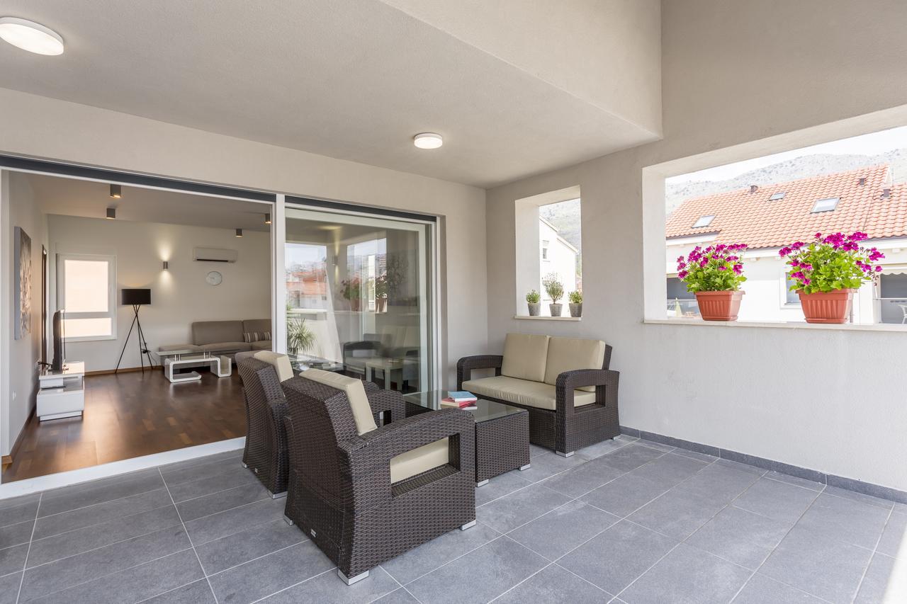 Luxury 3 Bed Apartment, Large Terrace, Pool, Close To Beach And Split! โปดสตรานา ภายนอก รูปภาพ