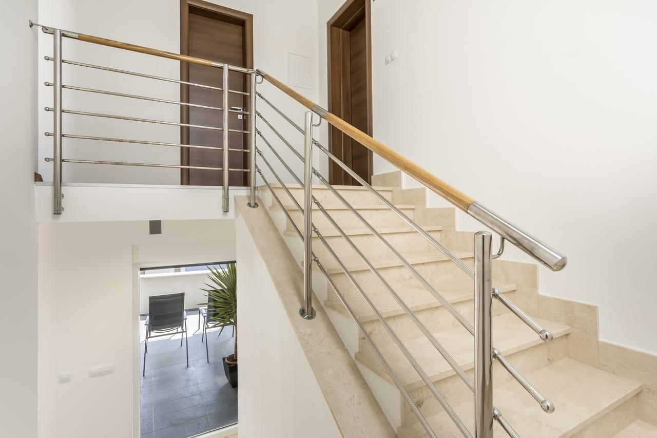 Luxury 3 Bed Apartment, Large Terrace, Pool, Close To Beach And Split! โปดสตรานา ภายนอก รูปภาพ