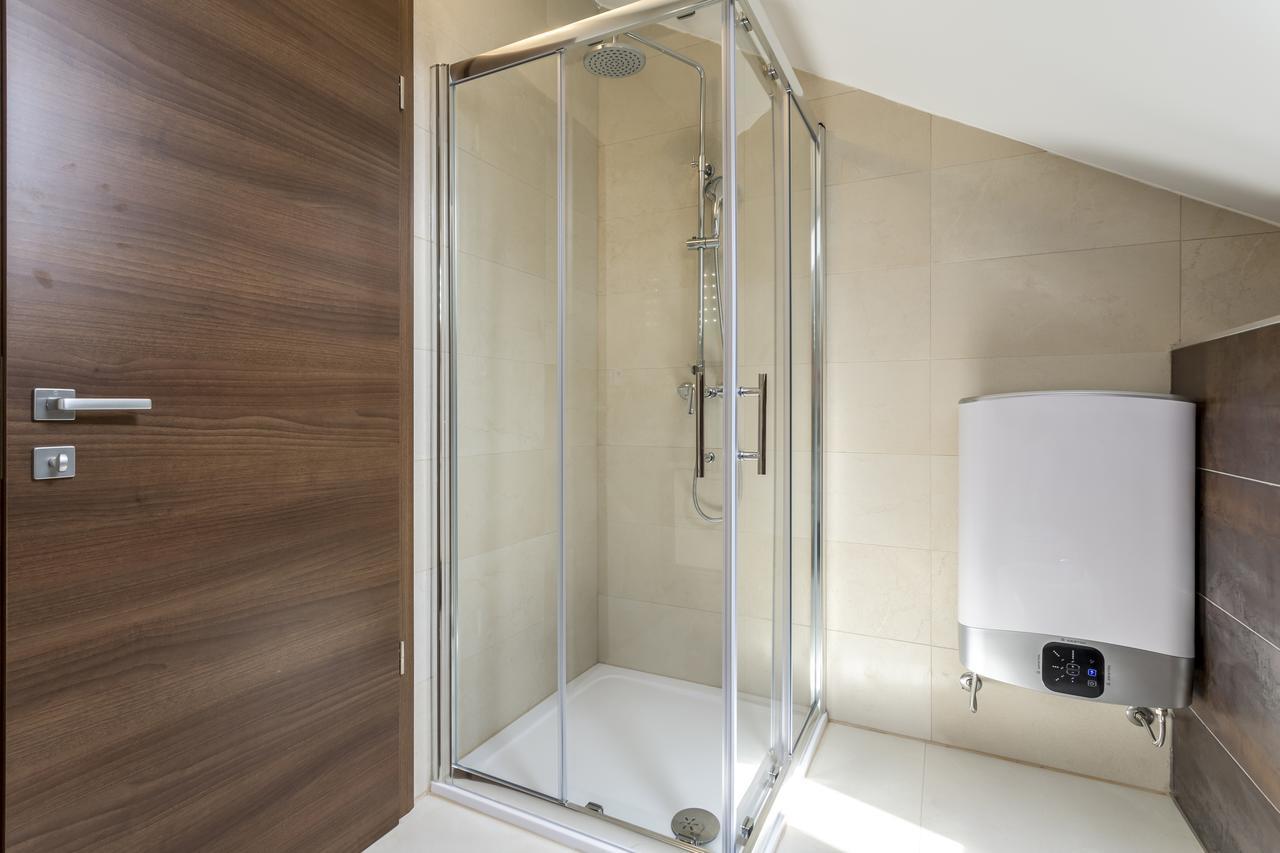 Luxury 3 Bed Apartment, Large Terrace, Pool, Close To Beach And Split! โปดสตรานา ภายนอก รูปภาพ